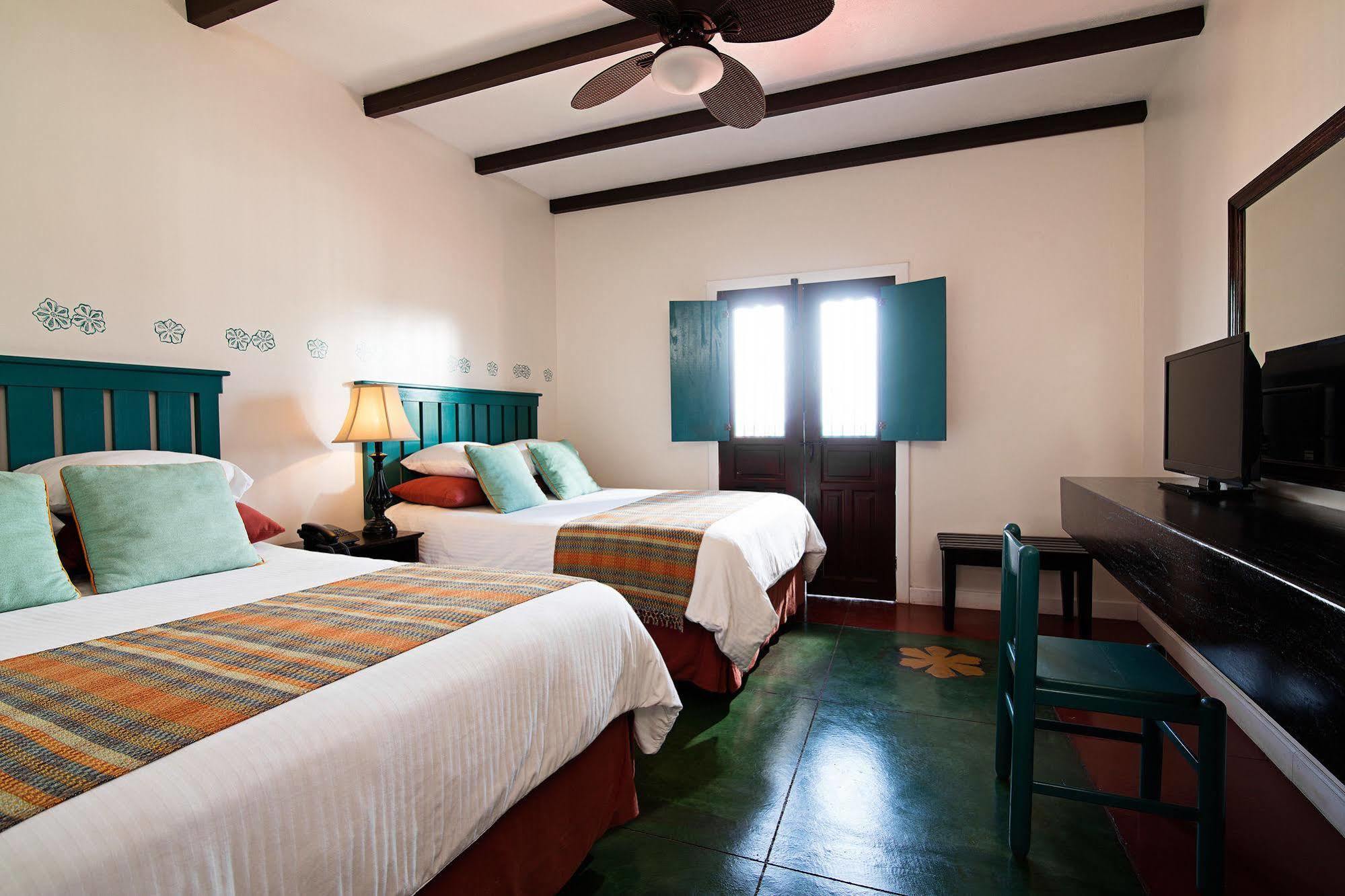 Hotel Isla De Flores Bagian luar foto