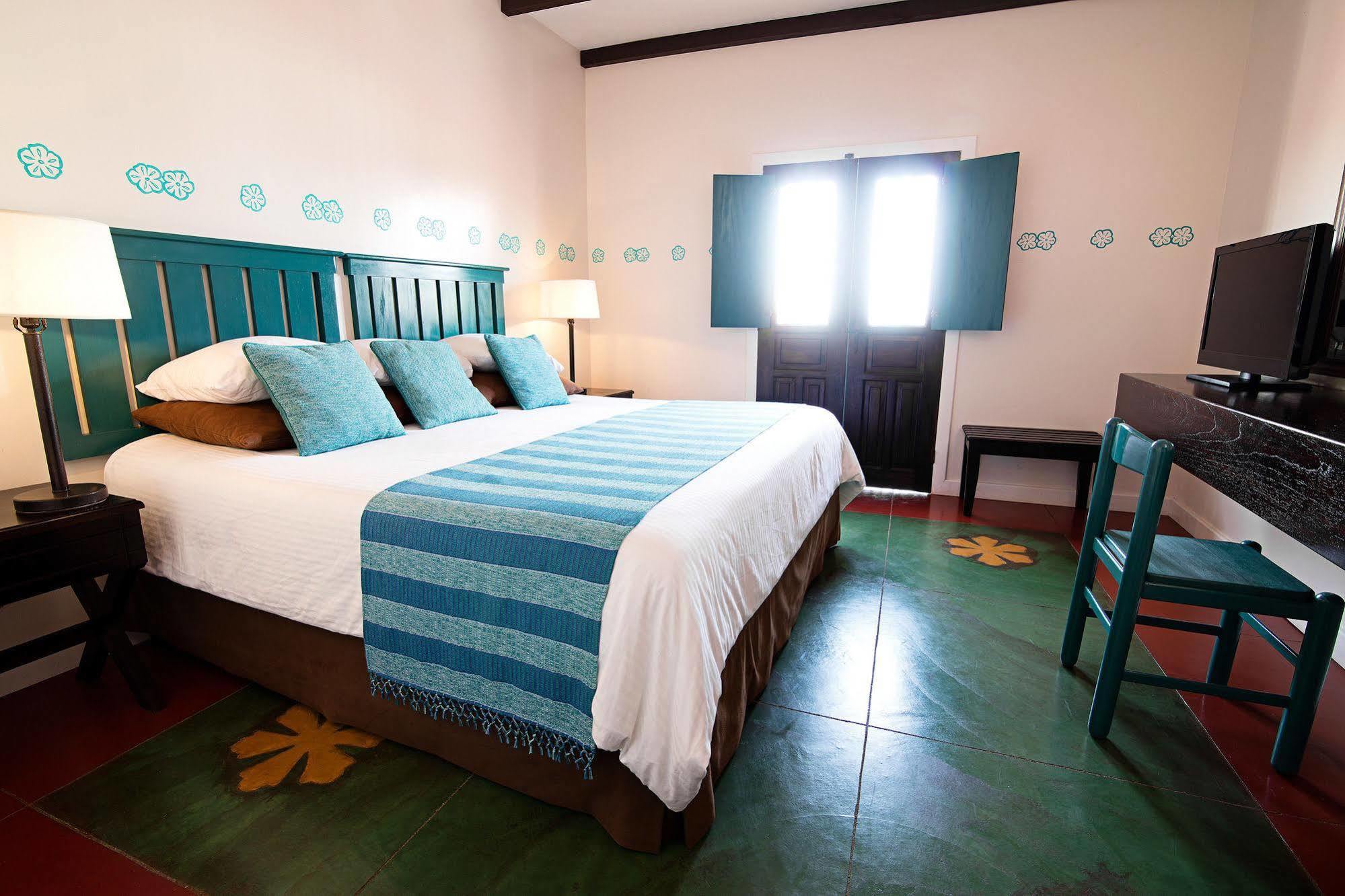 Hotel Isla De Flores Bagian luar foto