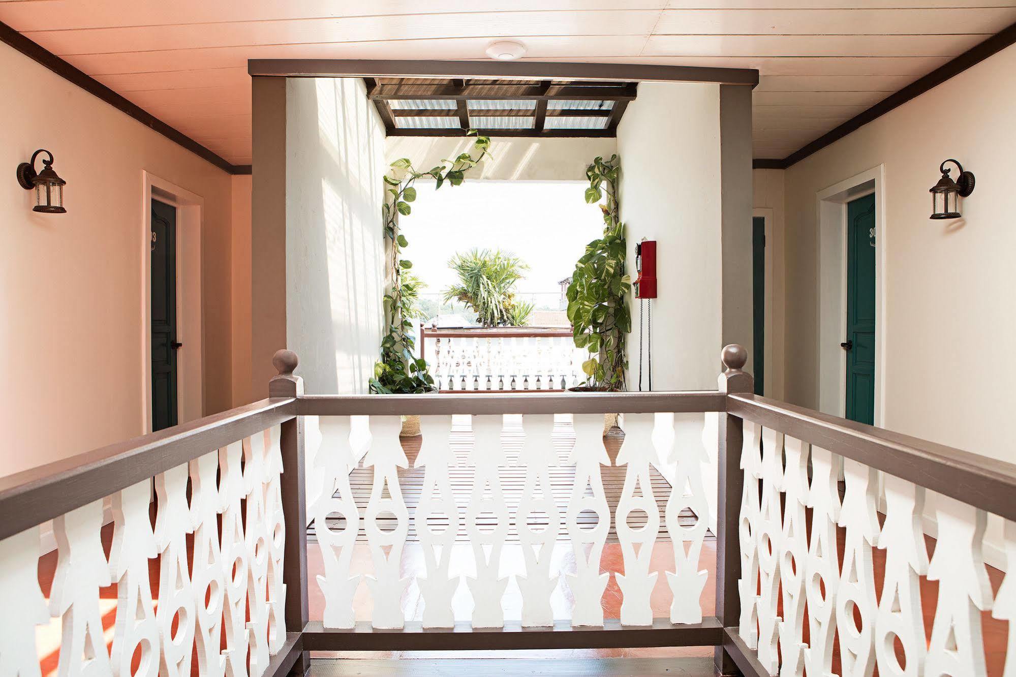 Hotel Isla De Flores Bagian luar foto